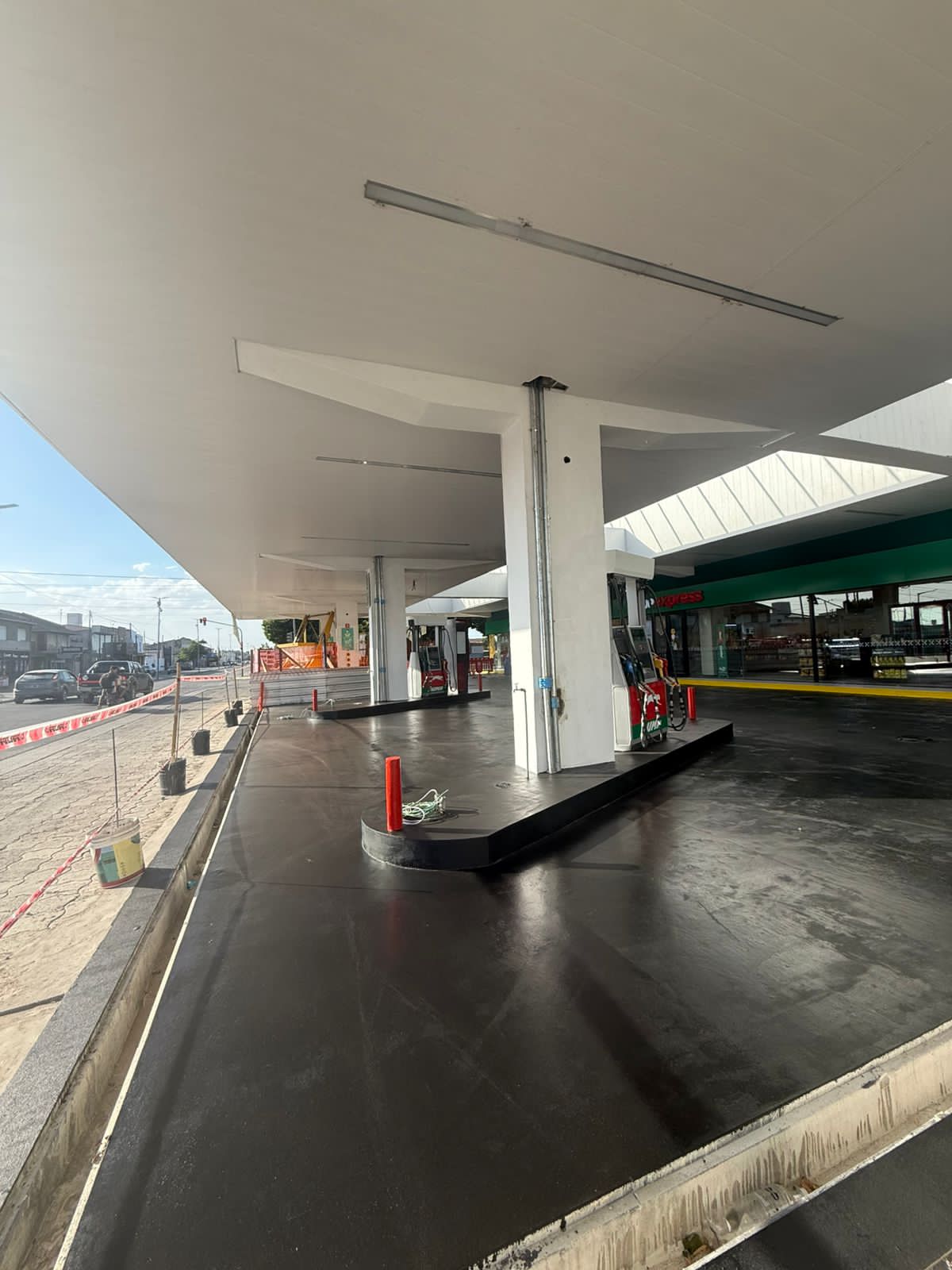 Piso con Duracron en estación Puma