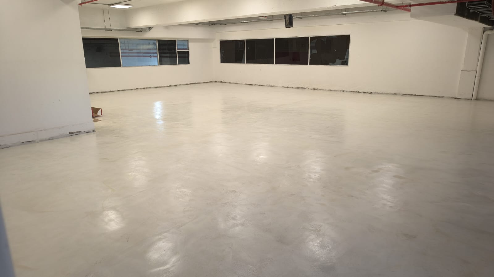 Oficina terminada con Duracron y laca