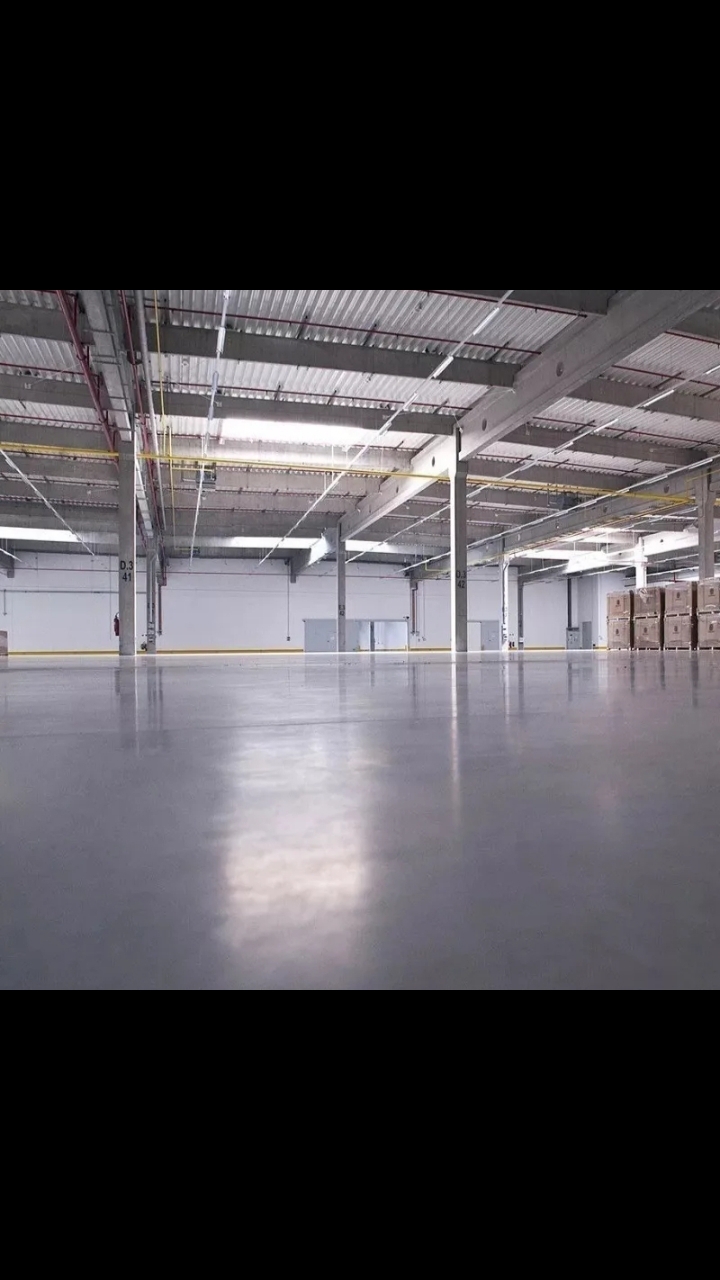 Piso industrial terminado en zona de producción
